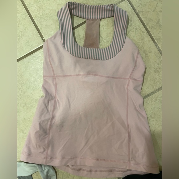 LULULEMON BUNDLE.  Size 6 tops - Picture 4 of 7